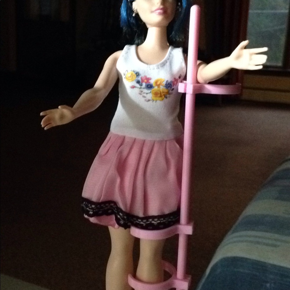 BARBIE dress. KINDA FITS CURVY BARBIE